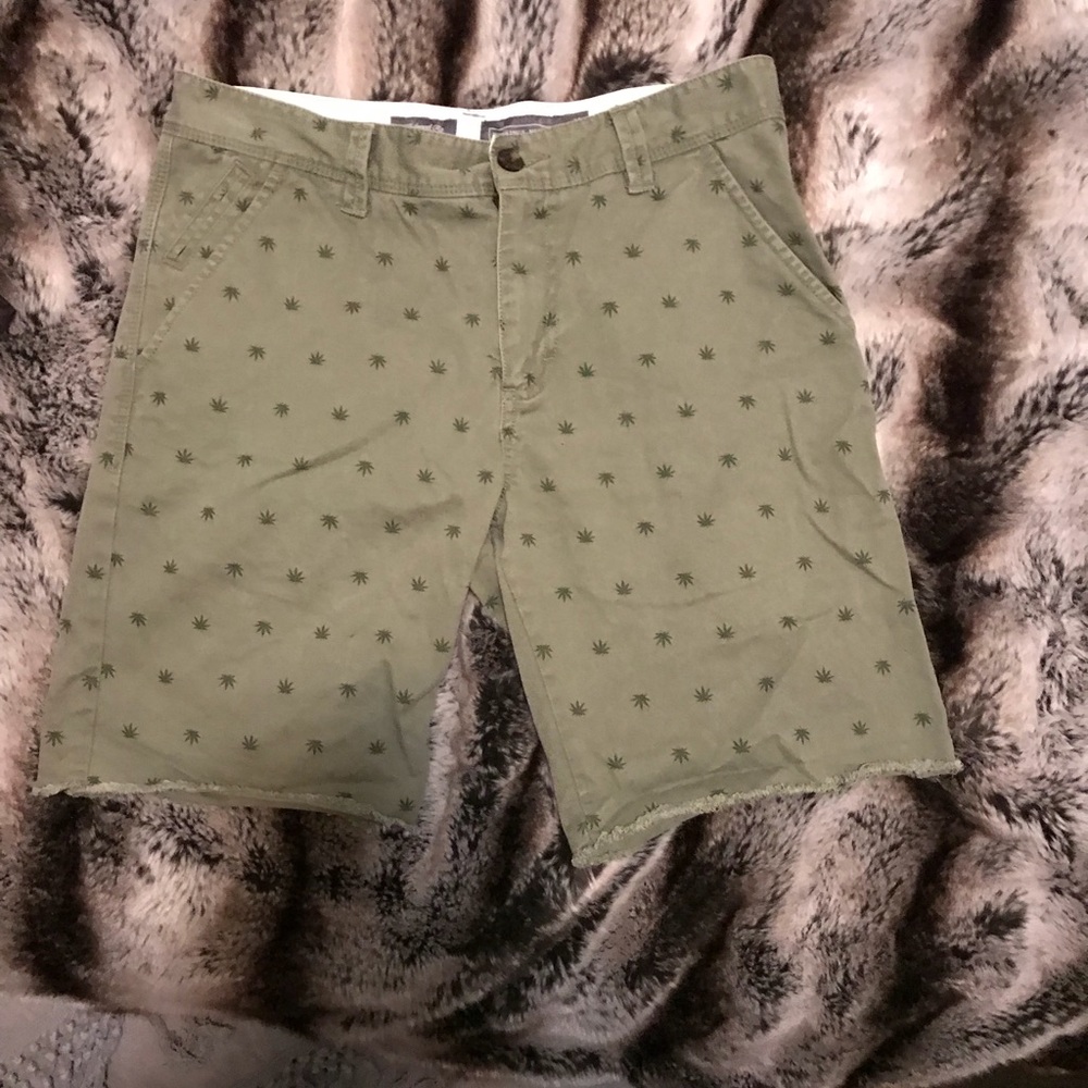 Weed print shorts